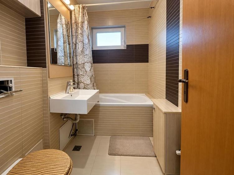 Apartament cu 3 camere decomandat, mobilat în Tomis Nord