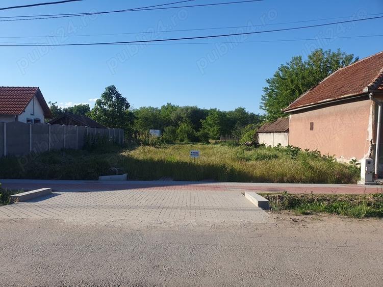 Teren de 1404 mp, în Sântion
