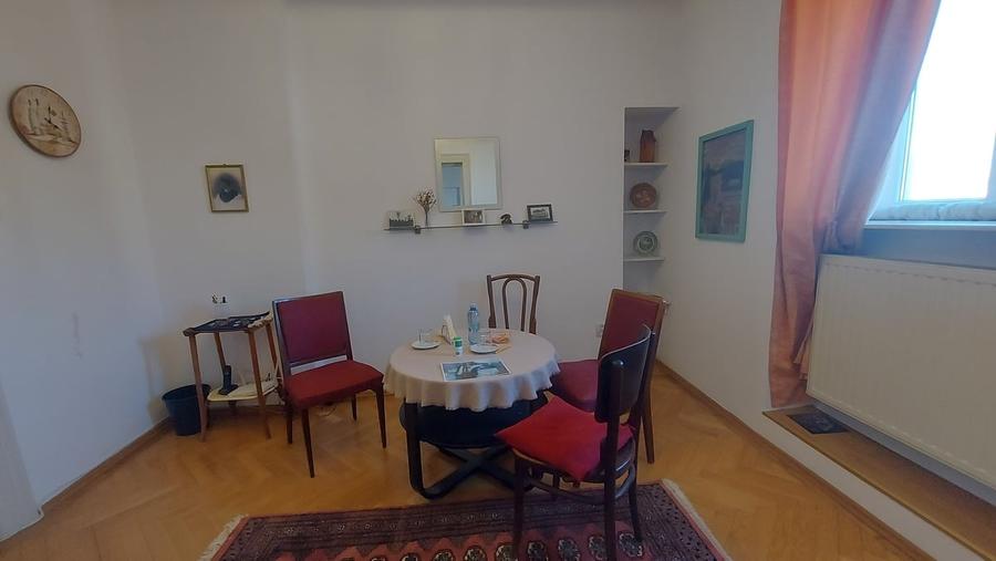 Apartament cu 5 camere decomandat în Națiunile Unite