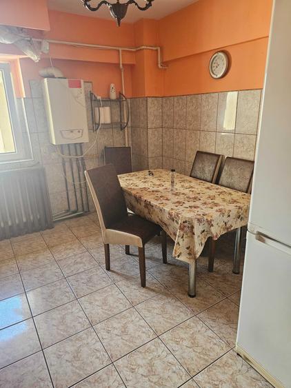 Apartament cu 4 camere decomandat în Exterior Vest