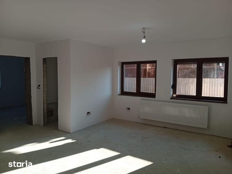 Casă cu 6 camere cu Teren 565 Mp în Central