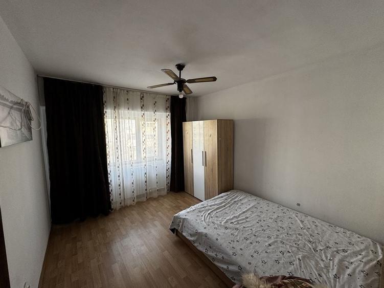 Apartament cu 3 camere decomandat, mobilat în Central