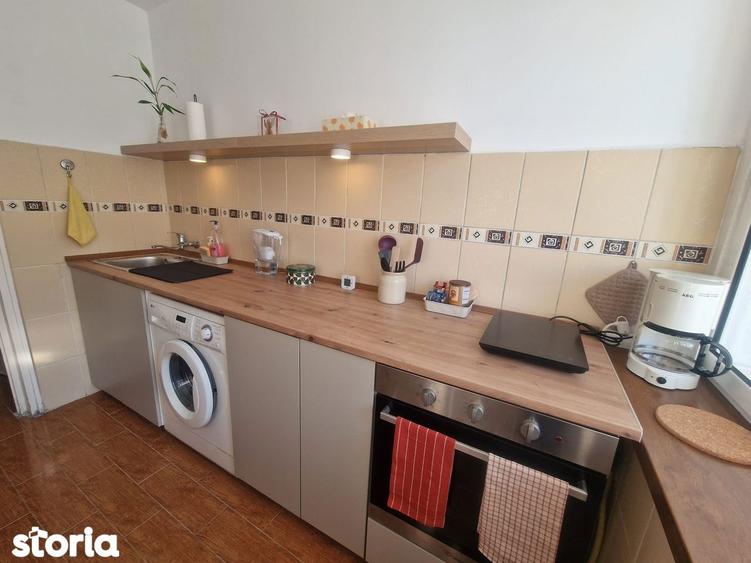 Apartament cu 2 camere semidecomandat, mobilat în Tei