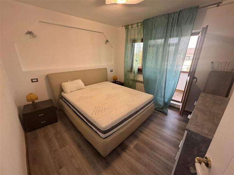 Apartament cu 3 camere decomandat, mobilat în Central