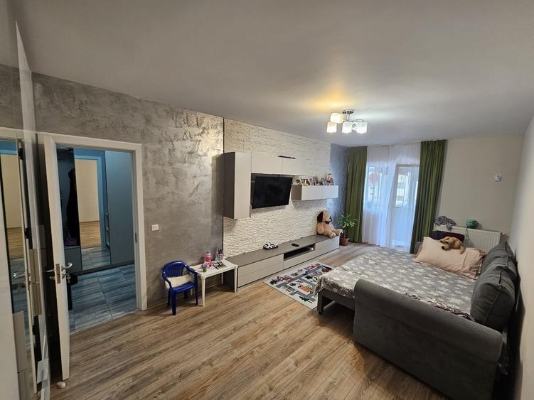 Apartament cu 2 camere decomandat în Runcu