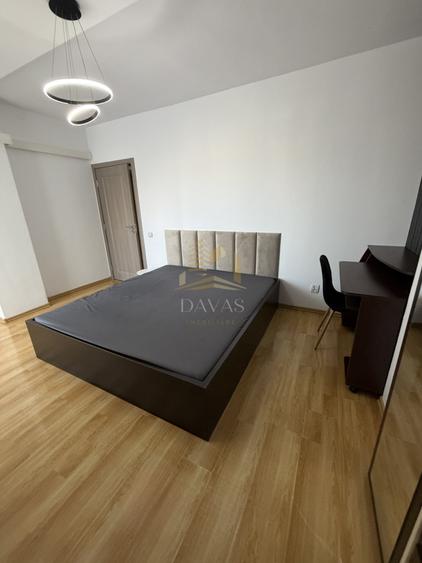 Apartament cu 3 camere semidecomandat, mobilat în Semicentral