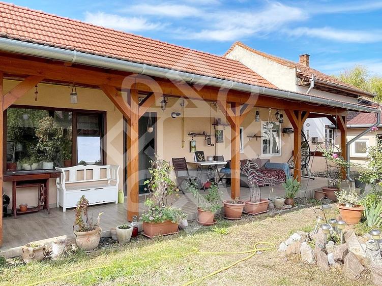 Casă individuală cu 4 camere cu Canalizare în Nufărul