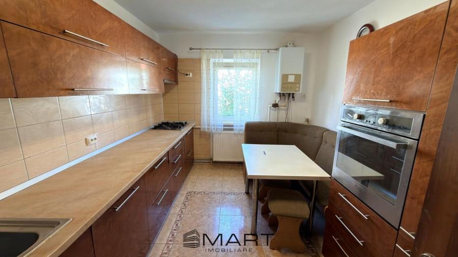 Apartament cu 4 camere decomandat în Ștrand