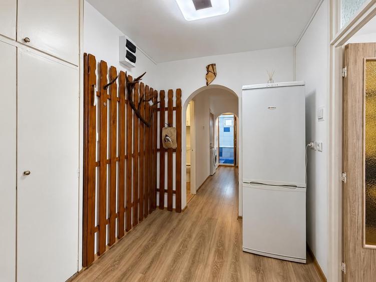 Apartament cu 3 camere decomandat, mobilat în Dristor