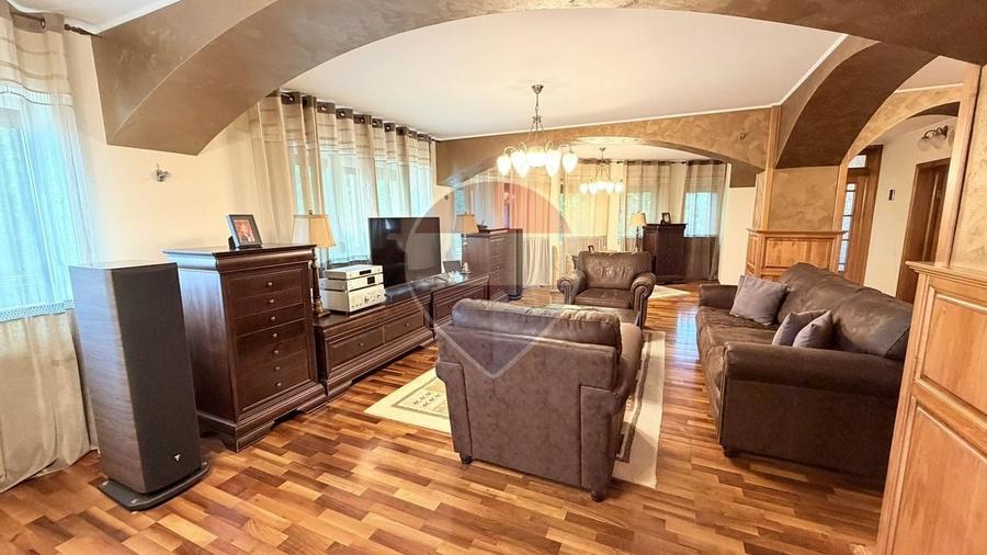 Apartament cu 3 camere decomandat, mobilat în Buzaului
