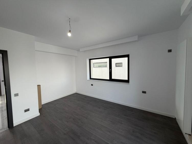 Apartament cu 5 camere în Iancu Nicolae