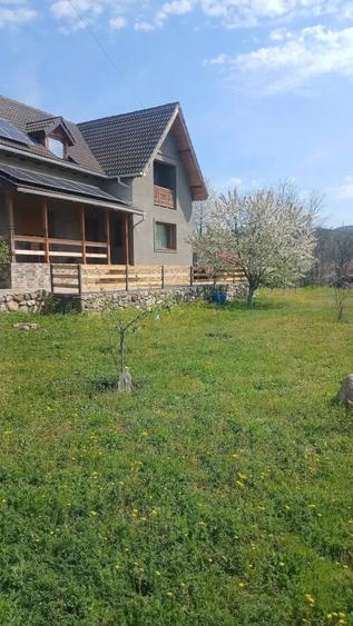 Casă cu Teren 2800 Mp în Aldeni