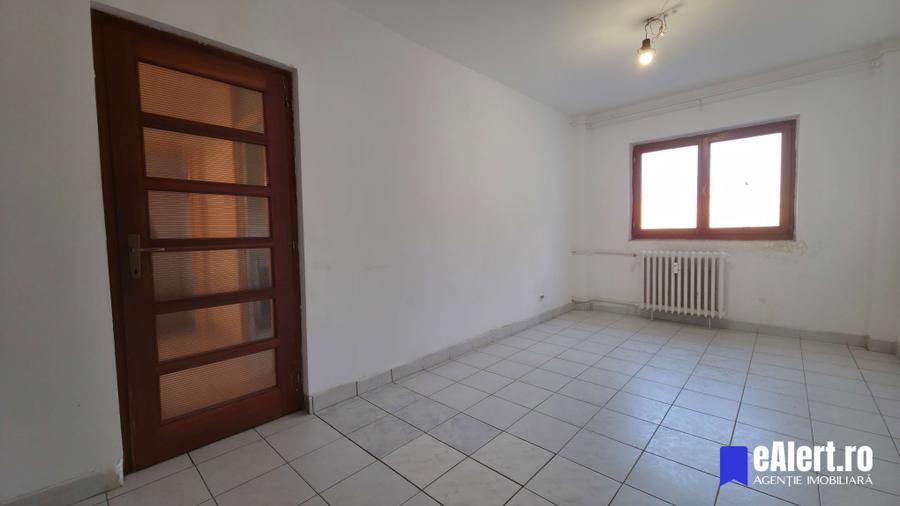Apartament cu 4 camere în Rahova