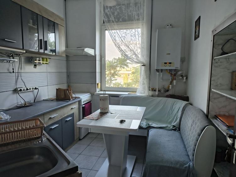 Apartament cu 2 camere decomandat, mobilat în P-ța Ovidiu