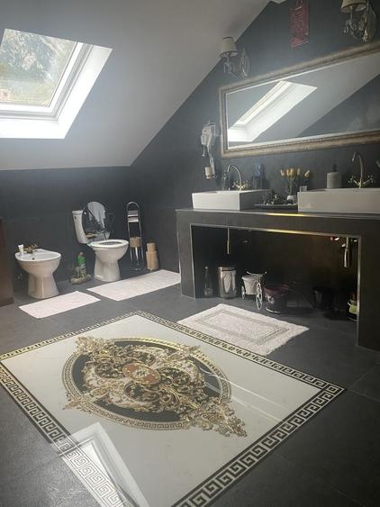 Casă cu 4 camere în Central