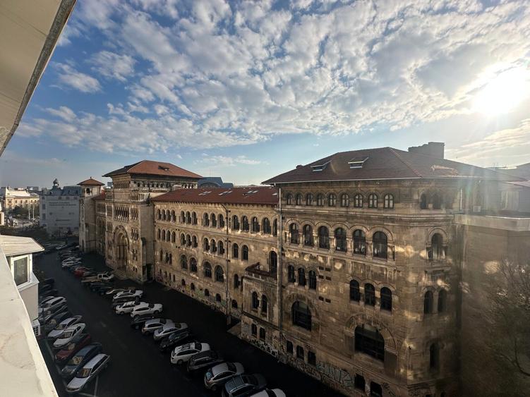 Apartament cu 2 camere semidecomandat, mobilat în P-ța Universității