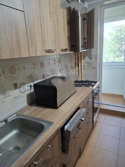 Apartament cu 3 camere decomandat în Obor