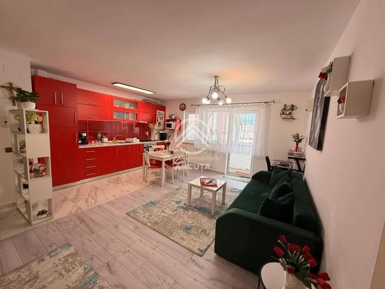 Apartament cu 2 camere semidecomandat în Tăuți