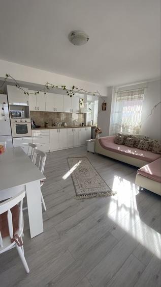 Apartament cu 3 camere decomandat în Exterior Vest