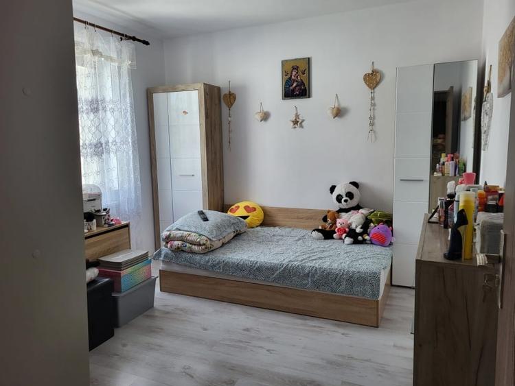 Apartament cu 2 camere semidecomandat, mobilat în Malu Roșu