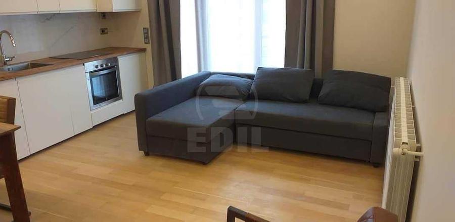 Apartament cu 3 camere decomandat în Florești