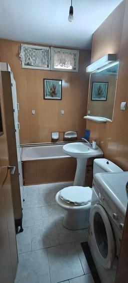 Apartament cu 3 camere nedecomandat în Central