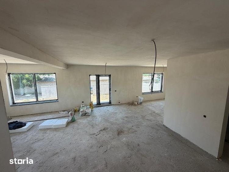 Casă cu 4 camere cu Teren 175 Mp în Bariera Vâlcii