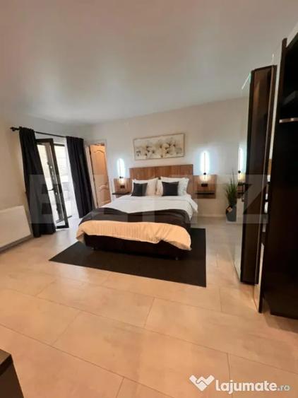 Casă cu 7 camere cu Teren 500 Mp în Central