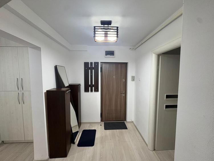 Apartament cu 2 camere decomandat în Micro 6