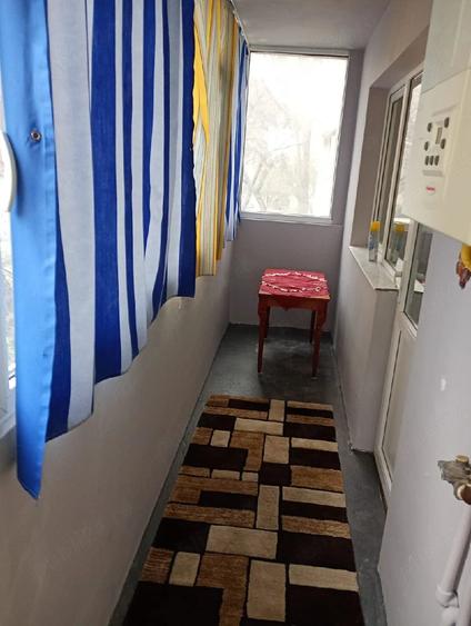 Apartament cu 3 camere semidecomandat în Micro 3