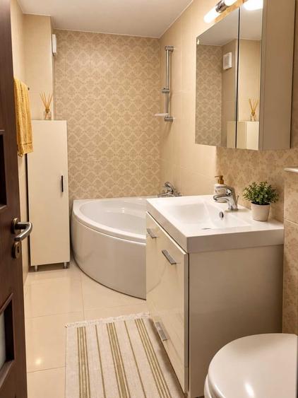 Apartament cu 3 camere decomandat în Uverturii