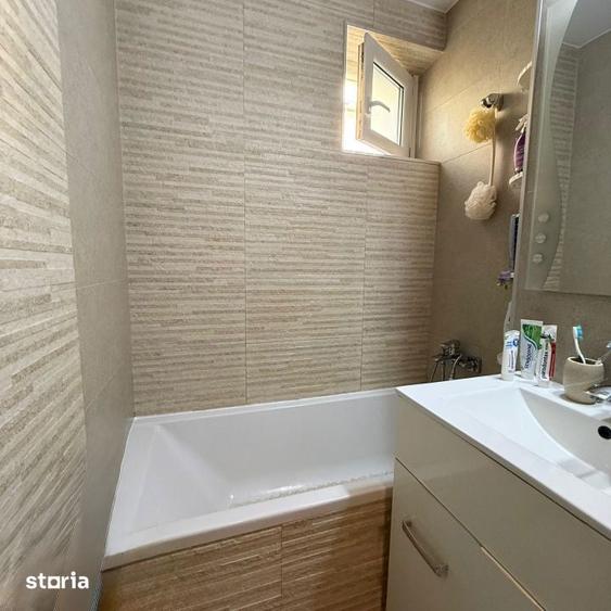 Apartament cu 3 camere semidecomandat în Săsar