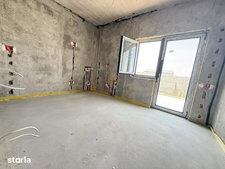 Casă cu 4 camere cu Teren 320 Mp în Vărăști