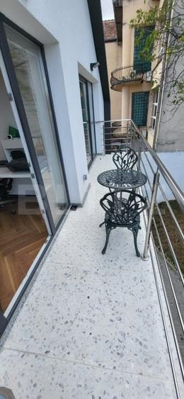 Apartament cu 3 camere semidecomandat, mobilat în Turnișor