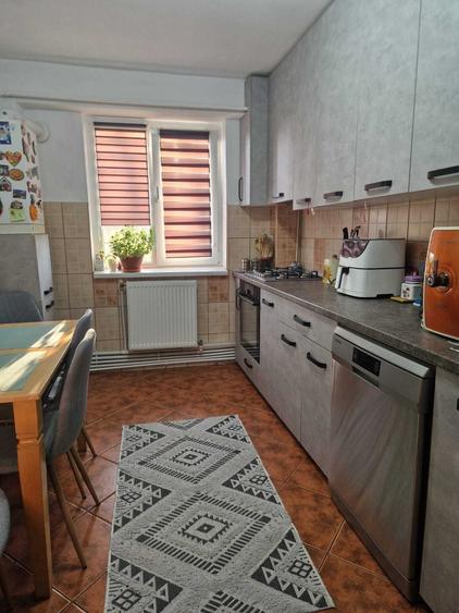 Apartament cu 3 camere decomandat în Plantelor