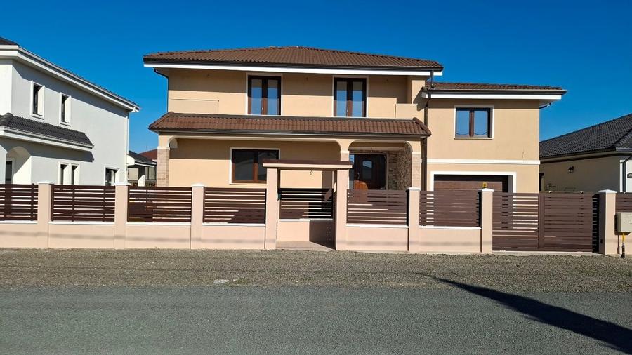 Casă individuală cu 6 camere cu Canalizare în Ghiroda