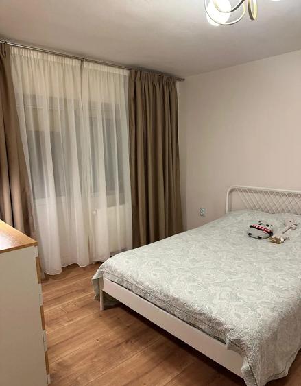Apartament cu 4 camere decomandat în Otopeni