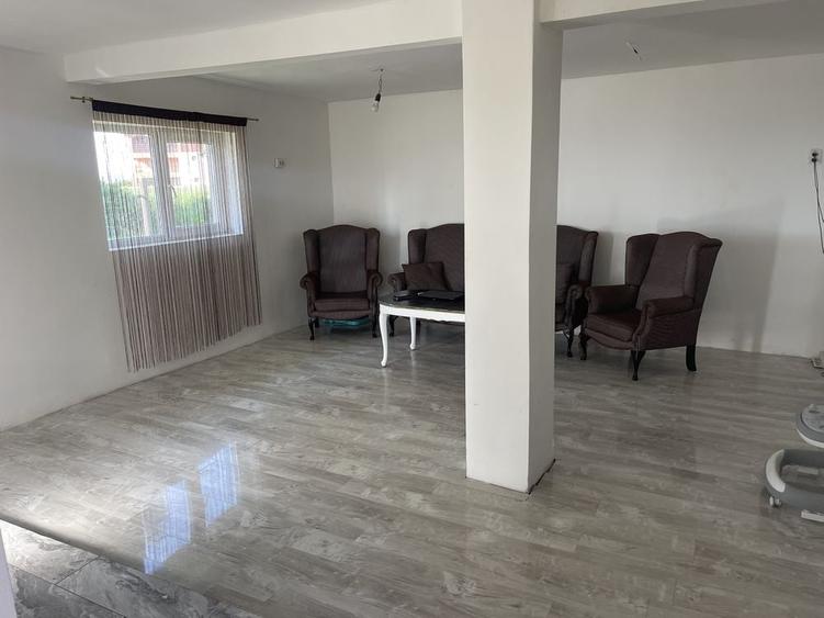 Casă cu 4 camere în Dimieni