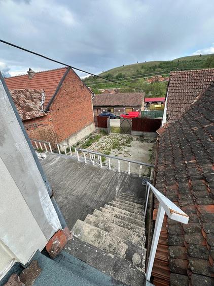 Casă cu 3 camere cu Teren 400 Mp în Lăpușnicel