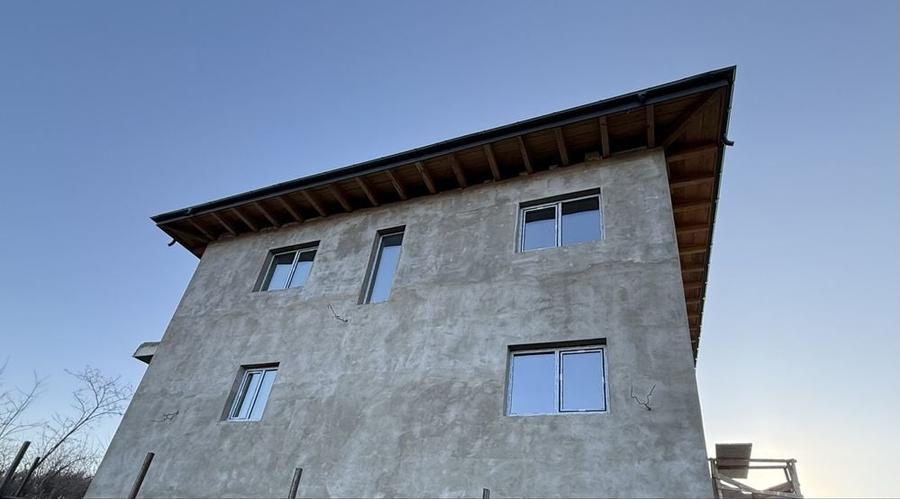 Casă cu 4 camere în Rediu