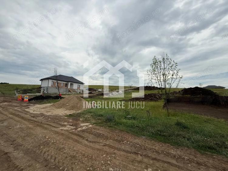 Teren de 822 mp, în Jucu