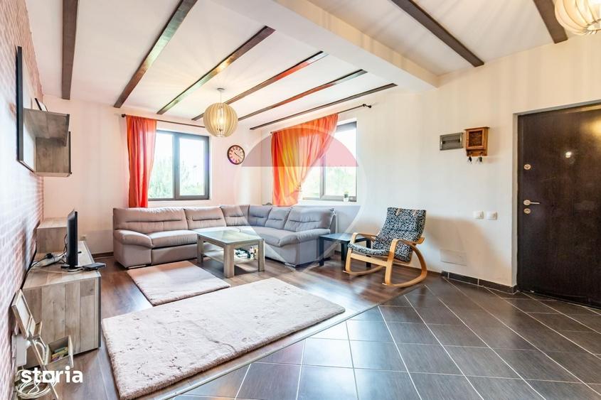 Casă cu 6 camere cu Teren 1600 Mp în Uliești
