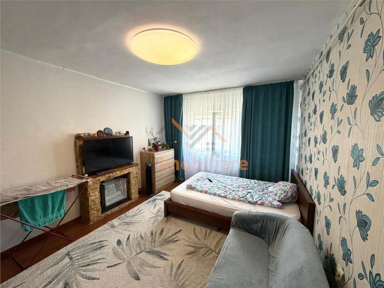 Garsonieră decomandată în Rogerius