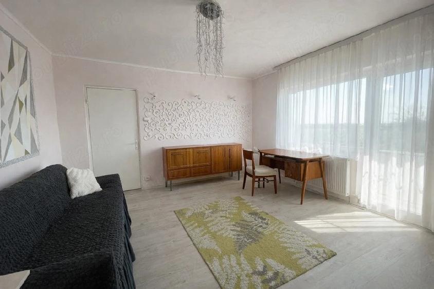 Apartament cu 3 camere semidecomandat în Micălaca