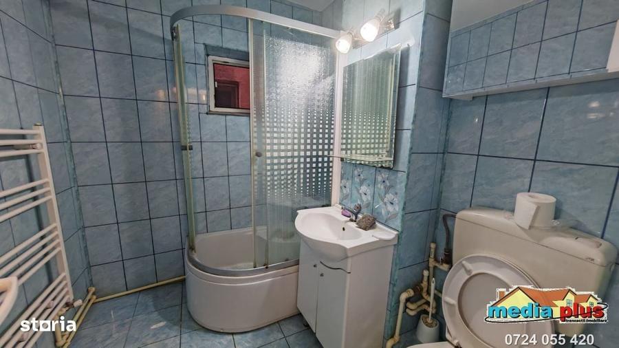 Apartament cu 3 camere decomandat în Micro 17