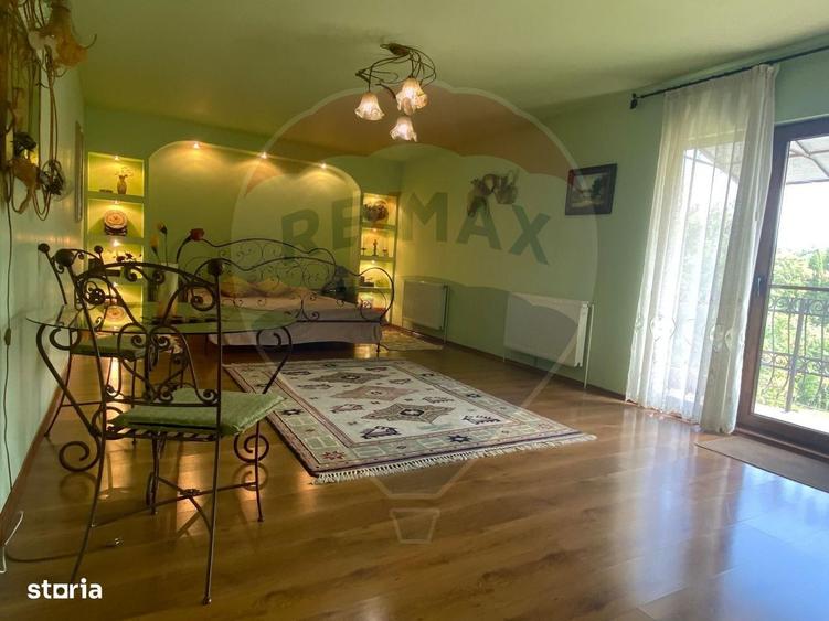 Casă cu 4 camere cu Piscina în Central