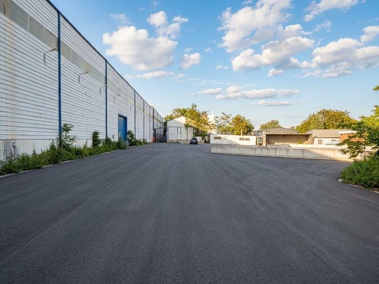 Spațiu industrial, de 3,000 mp, în Albert
