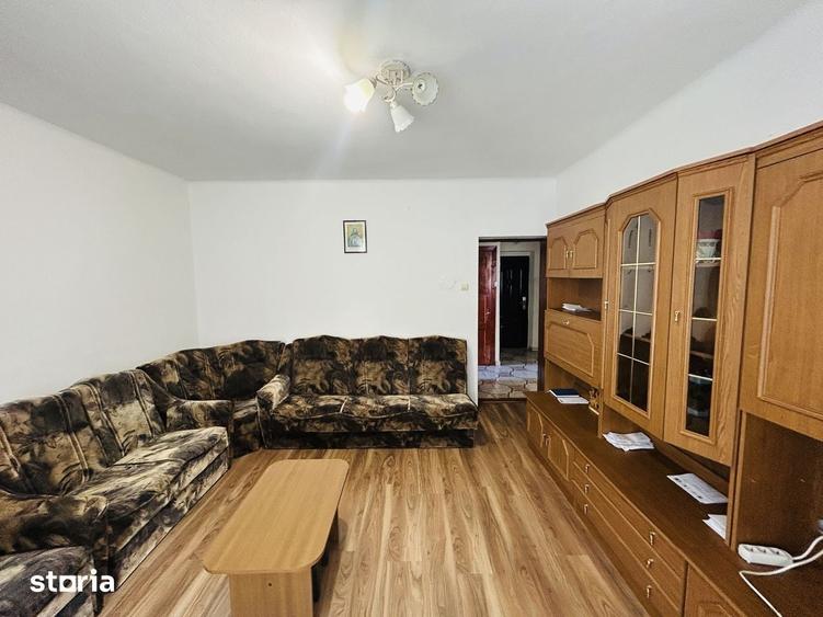 Apartament cu 3 camere decomandat, mobilat în Piața Cluj