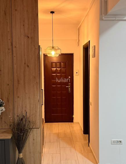 Inchiriez garsoniera ,apartament Militari Residence. Str. Tineretului