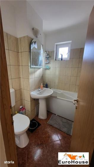 Apartament cu 3 camere în Cetate